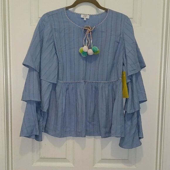 Crown & Ivy layered  bell sleeve top  Sz MNWT - Picture 1 of 7